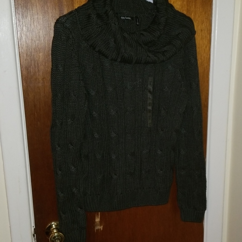 Daisy Fuentes sweater